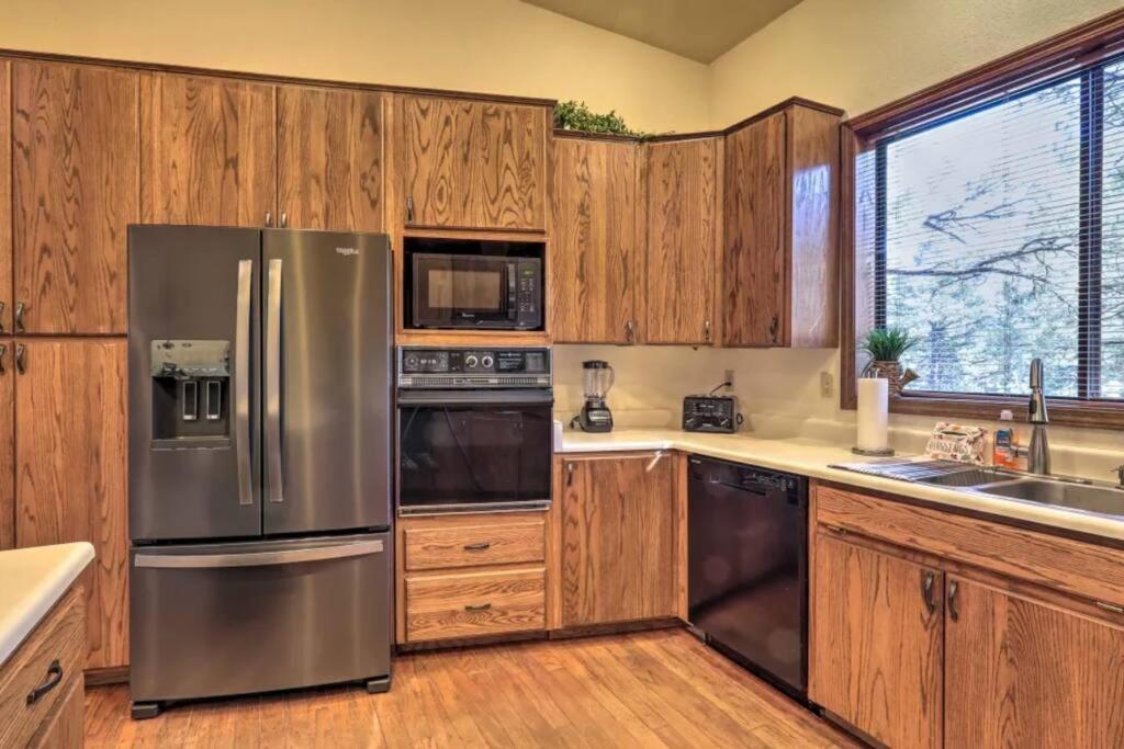 Kathys Cabin, King Bed, Hot Tub, Near-Nau & Downtown Attractions, Perfect Year-Round Mountain Getaway Флагстаф Екстериор снимка