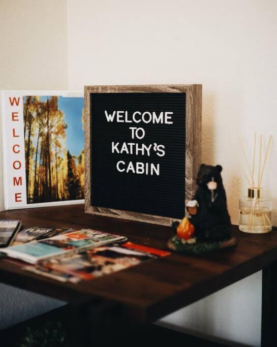 Kathys Cabin, King Bed, Hot Tub, Near-Nau & Downtown Attractions, Perfect Year-Round Mountain Getaway Флагстаф Екстериор снимка