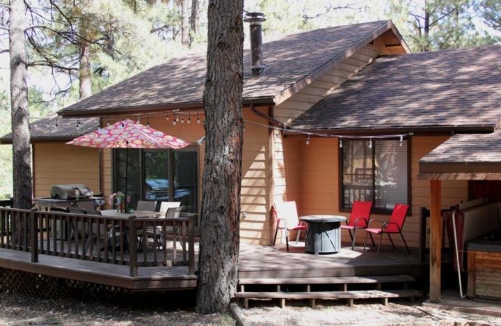 Kathys Cabin, King Bed, Hot Tub, Near-Nau & Downtown Attractions, Perfect Year-Round Mountain Getaway Флагстаф Екстериор снимка