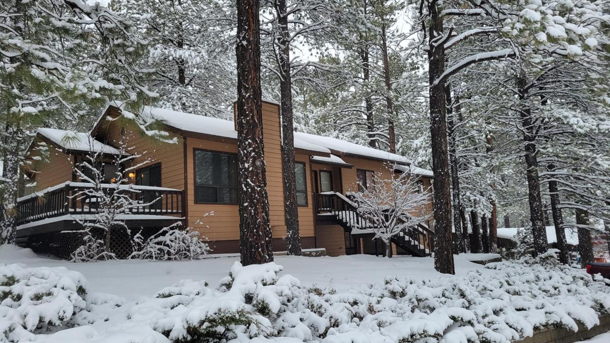 Kathys Cabin, King Bed, Hot Tub, Near-Nau & Downtown Attractions, Perfect Year-Round Mountain Getaway Флагстаф Екстериор снимка